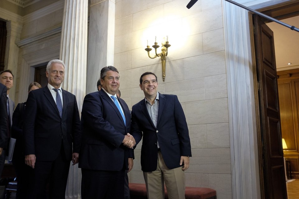 «Μη μ'αγγίζεις βρωμιάρη Ελληνα!» -Επίθεση Γερμανού μέσα στο Μέγαρο Μαξίμου | iefimerida.gr 2