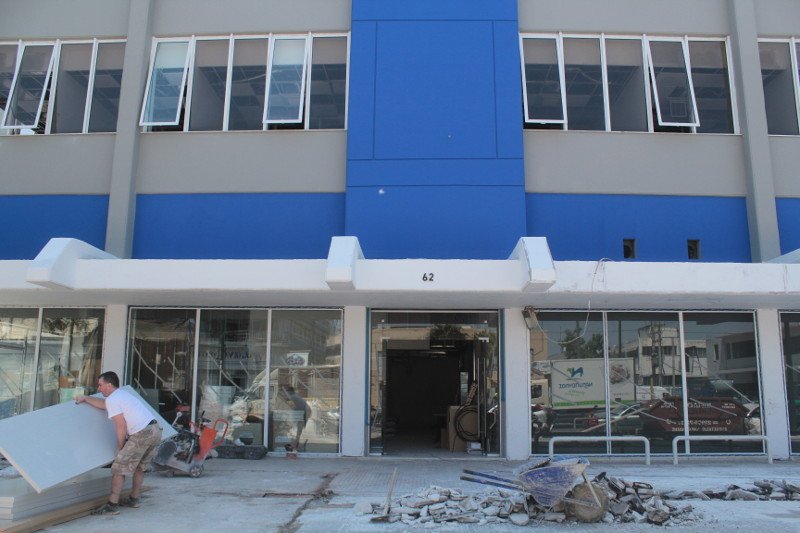 Δείτε τα νέα γραφεία της ΝΔ στο Μοσχάτο -Μπλε σε γκρι φόντο [εικόνες] | iefimerida.gr 2