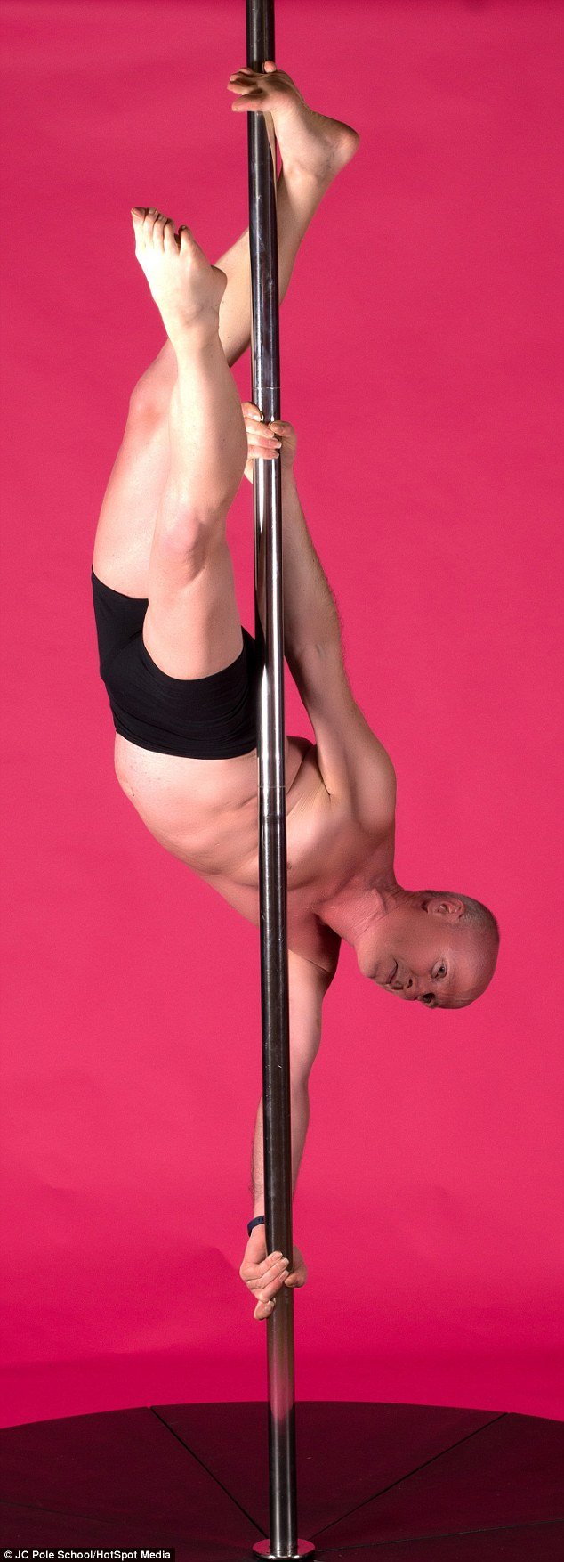 50χρονος κάνει pole dancing και τα σπάει! [εικόνες] | iefimerida.gr 7