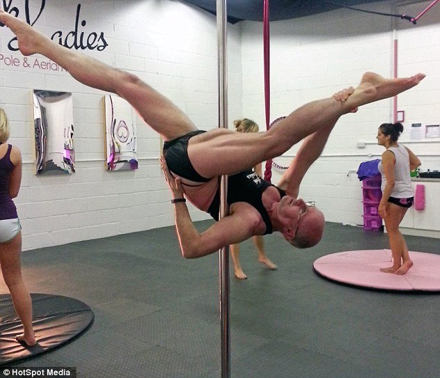 50χρονος κάνει pole dancing και τα σπάει! [εικόνες] | iefimerida.gr 6