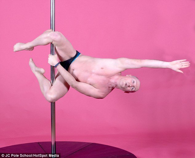 50χρονος κάνει pole dancing και τα σπάει! [εικόνες] | iefimerida.gr 5
