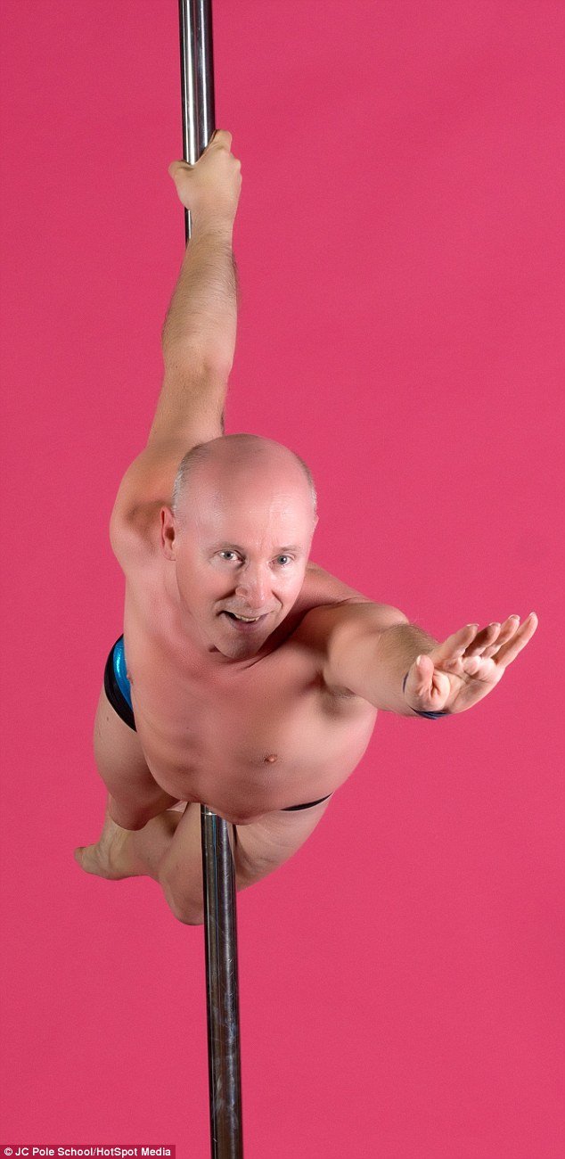 50χρονος κάνει pole dancing και τα σπάει! [εικόνες] | iefimerida.gr 3