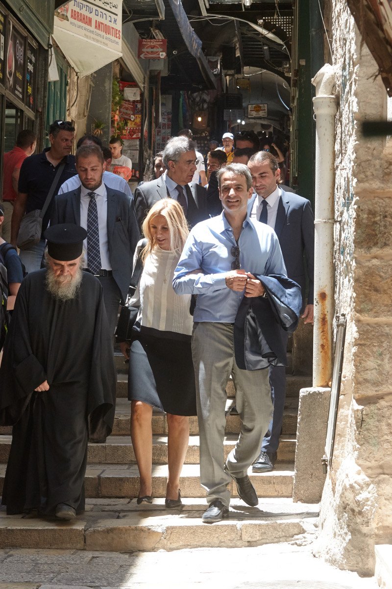 Κομψή, σε ασπρόμαυρο σύνολο, στο Ισραήλ μαζί με τον Κυριάκο Μητσοτάκη, η Μαρέβα [εικόνες] | iefimerida.gr 0