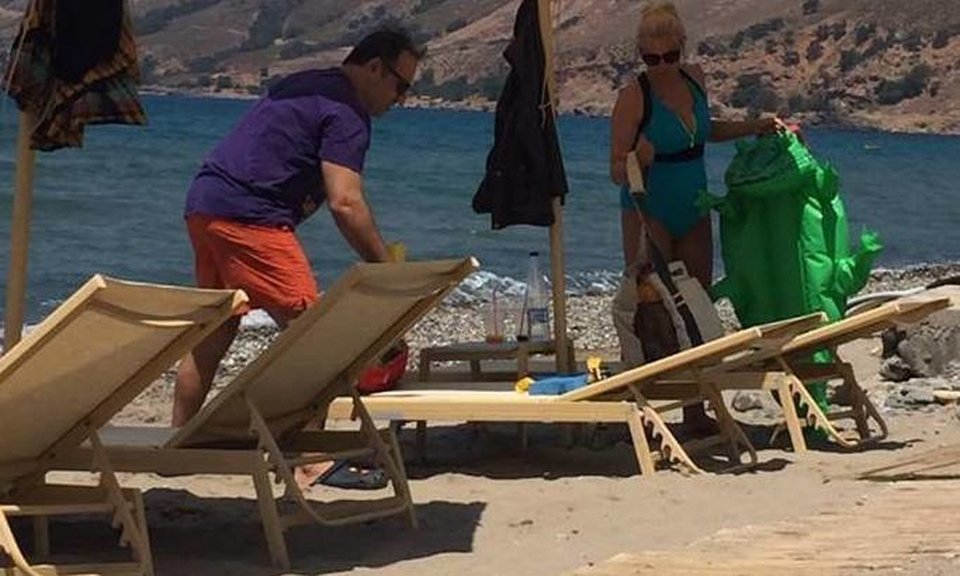 Η Κατερίνα Καραβάτου με μαγιό -Τρεις μήνες μετά τη γέννα [εικόνες] | iefimerida.gr 1