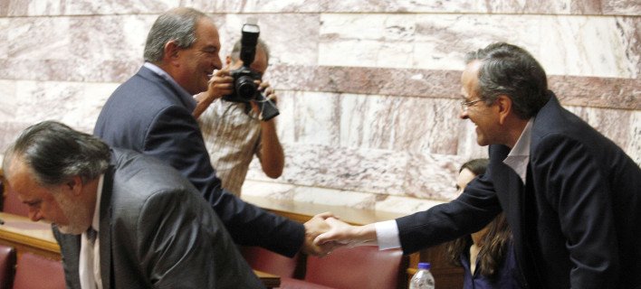 To παρασκήνιο της Κοινοβουλευτικής Ομάδας της ΝΔ -Οι ξανθιές, το μούσι του Αδωνι και μια ιστορική χειραψία [εικόνες] | iefimerida.gr 0