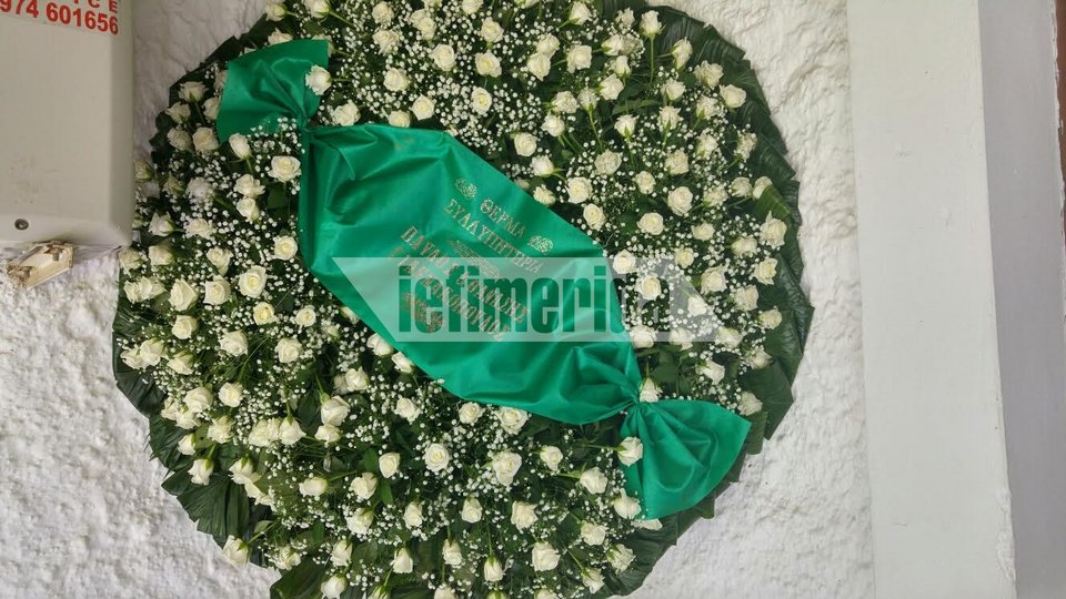 Πλήθος επωνύμων έστειλαν στεφάνια στην κηδεία Μαμιδάκη στο Κοιμητήριο Κηφισιάς [εικόνες] | iefimerida.gr 14