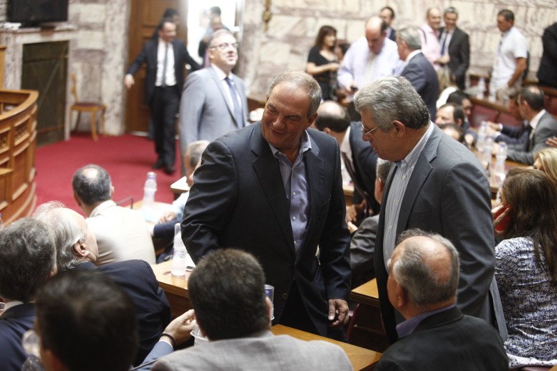 To παρασκήνιο της Κοινοβουλευτικής Ομάδας της ΝΔ -Οι ξανθιές, το μούσι του Αδωνι και μια ιστορική χειραψία [εικόνες] | iefimerida.gr 2