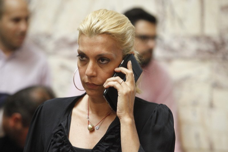 To παρασκήνιο της Κοινοβουλευτικής Ομάδας της ΝΔ -Οι ξανθιές, το μούσι του Αδωνι και μια ιστορική χειραψία [εικόνες] | iefimerida.gr 7