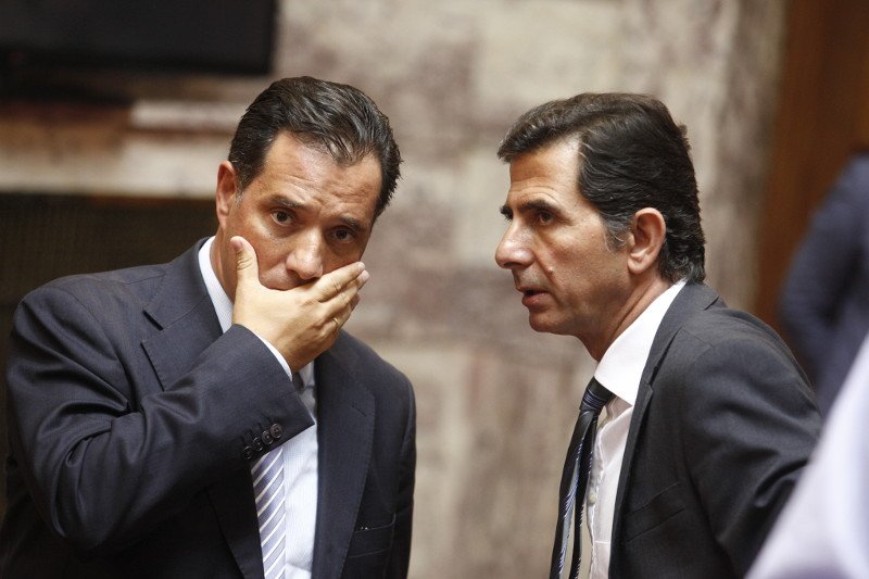 To παρασκήνιο της Κοινοβουλευτικής Ομάδας της ΝΔ -Οι ξανθιές, το μούσι του Αδωνι και μια ιστορική χειραψία [εικόνες] | iefimerida.gr 10