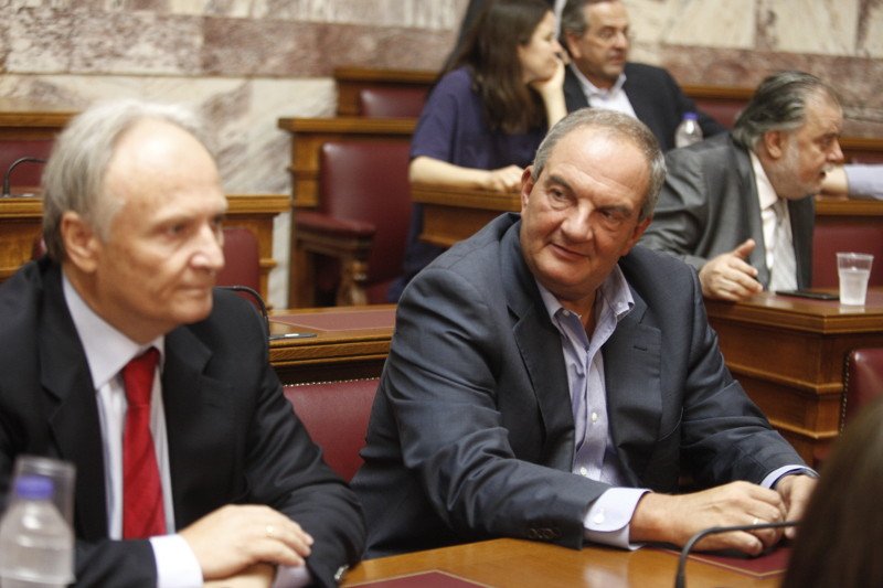 To παρασκήνιο της Κοινοβουλευτικής Ομάδας της ΝΔ -Οι ξανθιές, το μούσι του Αδωνι και μια ιστορική χειραψία [εικόνες] | iefimerida.gr 3