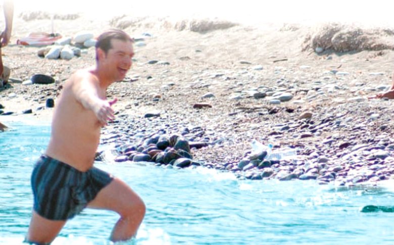 Ελληνες πολιτικοί με μαγιό -Τι κορμιά έχουν; [εικόνες] | iefimerida.gr 1