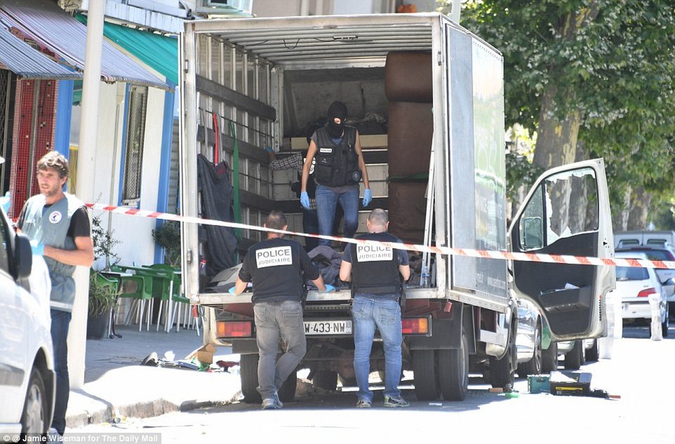 Μαρτυρία για τον μακελάρη: Δεν ήταν μουσουλμάνος, ήταν καθίκι -Επινε αλκοόλ, έτρωγε χοιρινό, έπαιρνε ναρκωτικά | iefimerida.gr 2