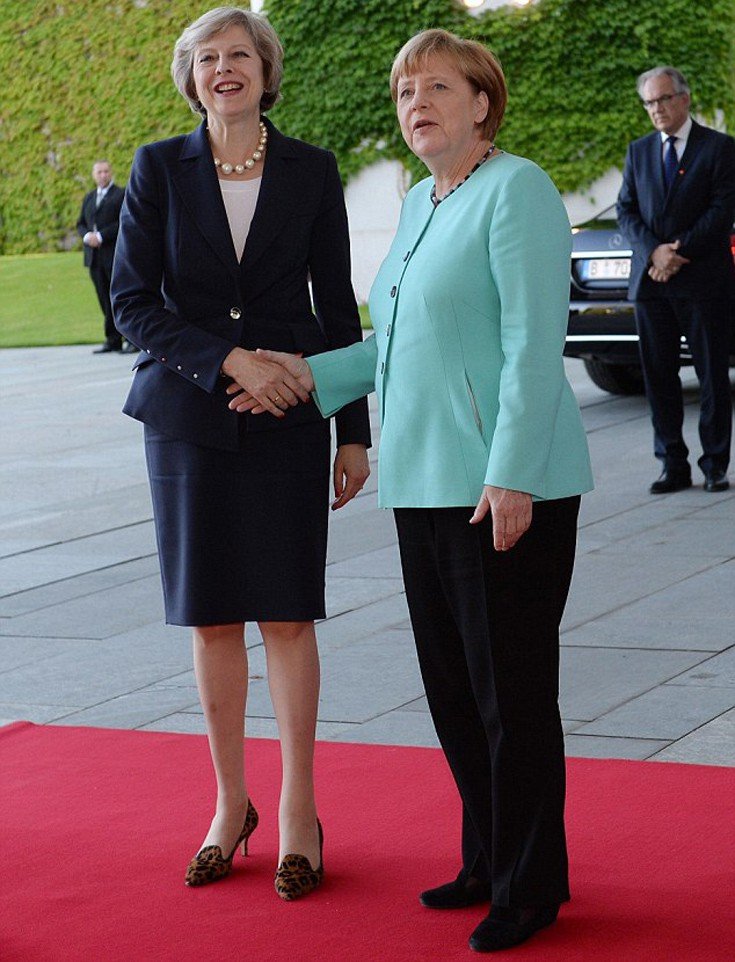 Τα απίστευτα δώρα της Τερέζα Μέι στην Ανγκελα Μέρκελ για τα 62α γενέθλιά της [εικόνες] | iefimerida.gr 3