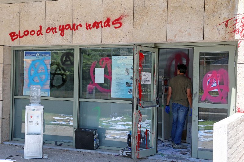 Ο Καλαφάτης (ΝΔ) υπέβαλε μήνυση για τους βανδαλισμούς στο δημαρχείο Θεσσαλονίκης [εικόνες & βίντεο] | iefimerida.gr 1