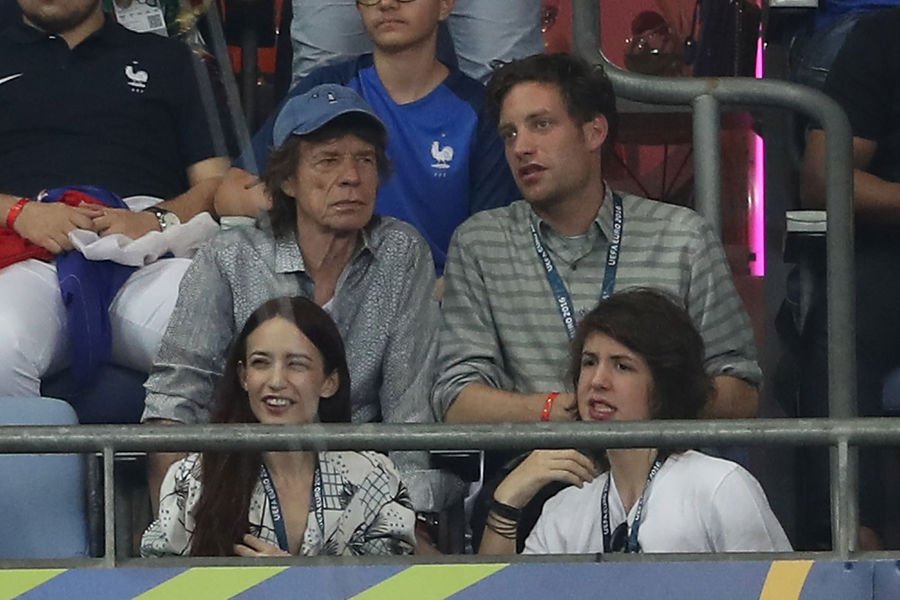 Κλαίνε οι καλλονές σύζυγοι των Γάλλων ποδοσφαιριστών που έχασαν τον τελικό του Euro 2016 [εικόνες] | iefimerida.gr 12