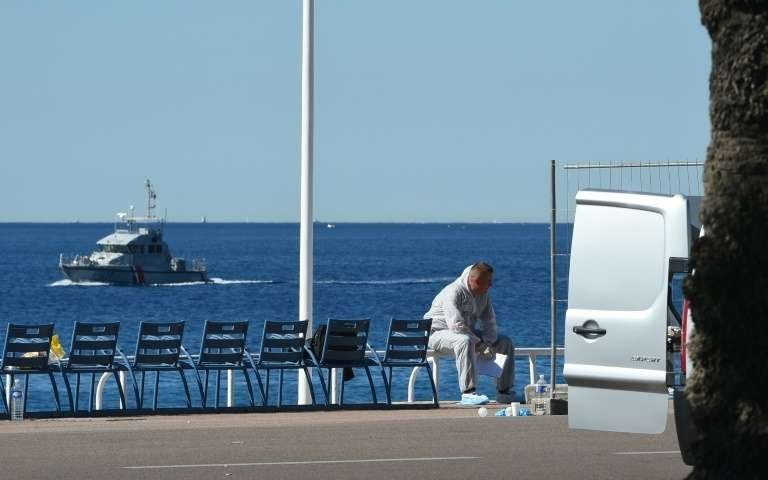 Η Νίκαια μετά το μακελειό -Δάκρυα, τρόμος, αλλά η ζωή συνεχίζεται [εικόνες] | iefimerida.gr 3