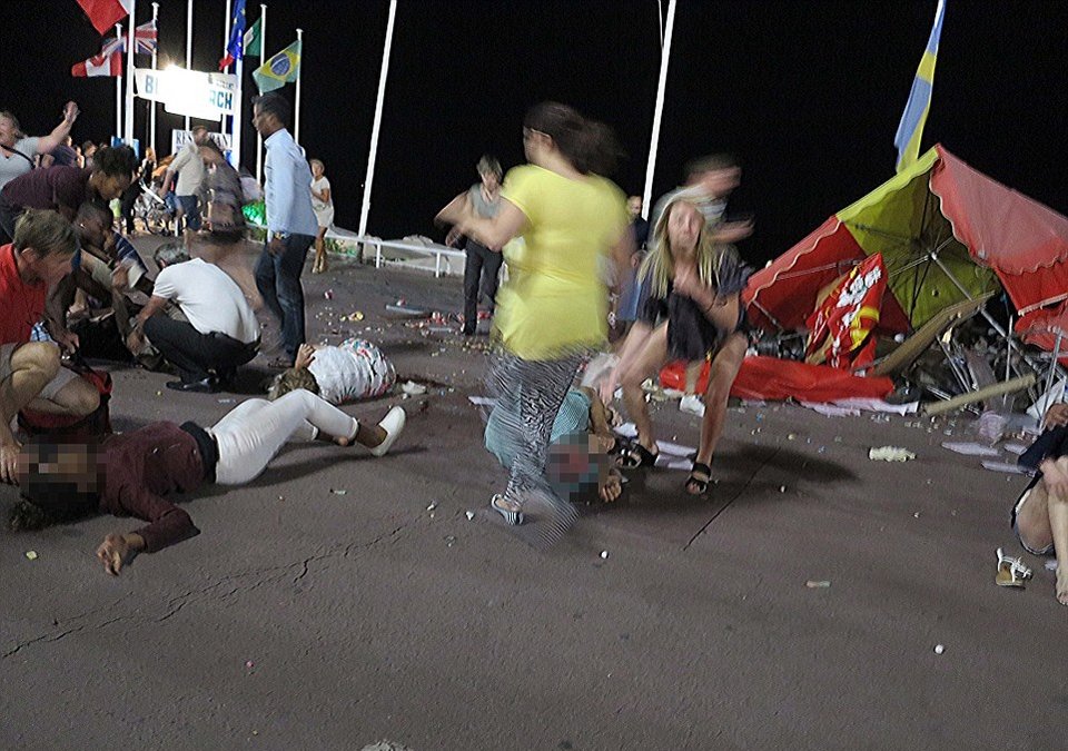 Η Νίκαια μετά το μακελειό -Δάκρυα, τρόμος, αλλά η ζωή συνεχίζεται [εικόνες] | iefimerida.gr 9