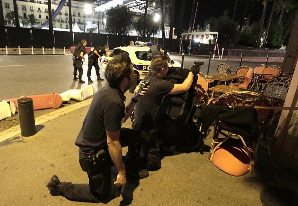 Η Νίκαια μετά το μακελειό -Δάκρυα, τρόμος, αλλά η ζωή συνεχίζεται [εικόνες] | iefimerida.gr 11