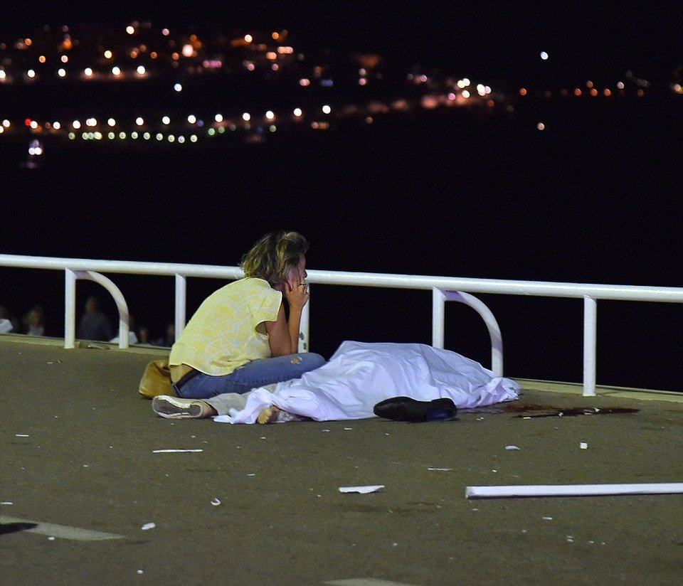 Η Νίκαια μετά το μακελειό -Δάκρυα, τρόμος, αλλά η ζωή συνεχίζεται [εικόνες] | iefimerida.gr 12