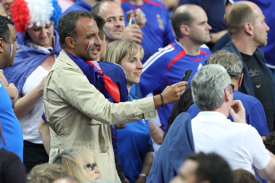 Κλαίνε οι καλλονές σύζυγοι των Γάλλων ποδοσφαιριστών που έχασαν τον τελικό του Euro 2016 [εικόνες] | iefimerida.gr 11