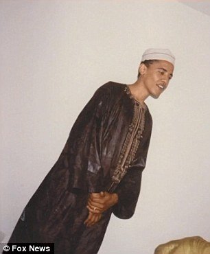 Ενας άλλος Ομπάμα -Νεαρός, με μουσουλμανική στολή, στον γάμο του αδελφού του [εικόνες] | iefimerida.gr 1