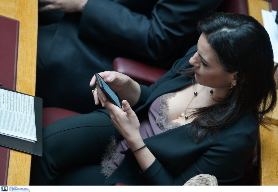 Ολγα Κεφαλογιάννη: Η μόνη πολιτικός που δεν ντρέπεται για το σεξ απίλ της [εικόνες] | iefimerida.gr 1