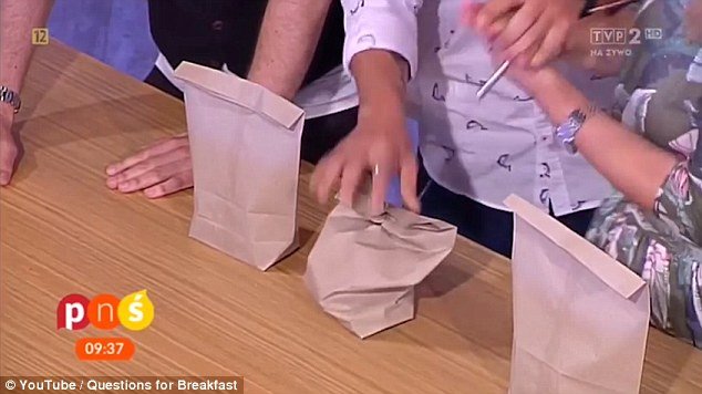 Σίδερο καρφώθηκε στο χέρι παρουσιάστριας μετά από αποτυχημένο μαγικό τρικ [εικόνες & βίντεο] | iefimerida.gr 1