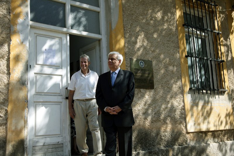 Παυλόπουλος: Κατάθεση στεφάνου στην προτομή του Σπύρου Μουστακλή | iefimerida.gr 0