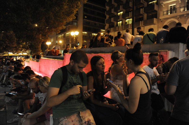 Η φρενίτιδα του Pokemon Go κυριεύει και την Αθήνα -Καρέ καρέ το κυνήγι Πόκεμον σε Σύνταγμα και Μοναστηράκι [εικόνες] | iefimerida.gr 9