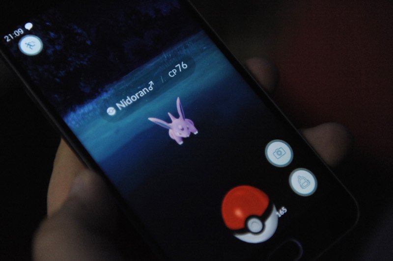 Η φρενίτιδα του Pokemon Go κυριεύει και την Αθήνα -Καρέ καρέ το κυνήγι Πόκεμον σε Σύνταγμα και Μοναστηράκι [εικόνες] | iefimerida.gr 6