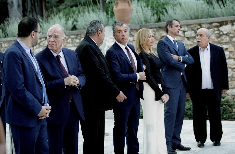 Εντυπωσιακές κυρίες στο Προεδρικό Μέγαρο -Εκθαμβωτική Κατερίνα Μάρκου στα κίτρινα, με αέρινο φόρεμα η Κεφαλογιάννη [εικόνες] | iefimerida.gr 5