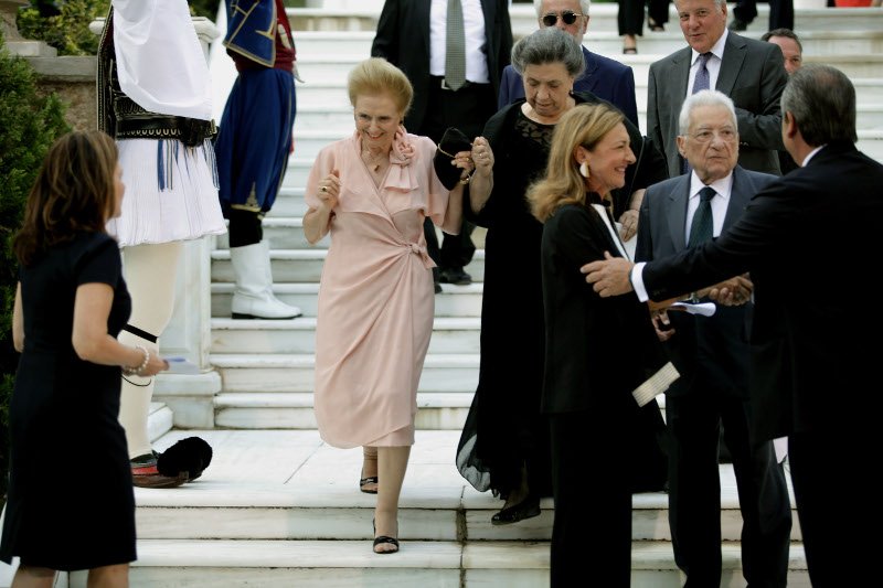 Εντυπωσιακές κυρίες στο Προεδρικό Μέγαρο -Εκθαμβωτική Κατερίνα Μάρκου στα κίτρινα, με αέρινο φόρεμα η Κεφαλογιάννη [εικόνες] | iefimerida.gr 9