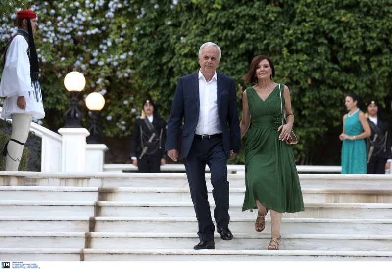 Εντυπωσιακές κυρίες στο Προεδρικό Μέγαρο -Εκθαμβωτική Κατερίνα Μάρκου στα κίτρινα, με αέρινο φόρεμα η Κεφαλογιάννη [εικόνες] | iefimerida.gr 8