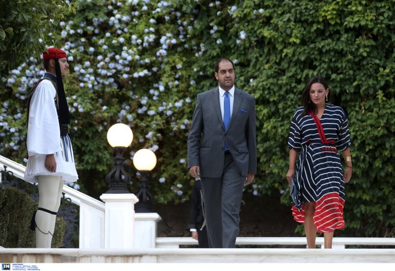 Εντυπωσιακές κυρίες στο Προεδρικό Μέγαρο -Εκθαμβωτική Κατερίνα Μάρκου στα κίτρινα, με αέρινο φόρεμα η Κεφαλογιάννη [εικόνες] | iefimerida.gr 2