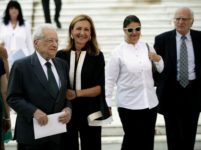 Εντυπωσιακές κυρίες στο Προεδρικό Μέγαρο -Εκθαμβωτική Κατερίνα Μάρκου στα κίτρινα, με αέρινο φόρεμα η Κεφαλογιάννη [εικόνες] | iefimerida.gr 13