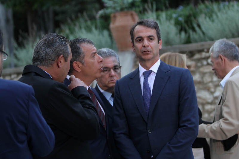 Εντυπωσιακές κυρίες στο Προεδρικό Μέγαρο -Εκθαμβωτική Κατερίνα Μάρκου στα κίτρινα, με αέρινο φόρεμα η Κεφαλογιάννη [εικόνες] | iefimerida.gr 16