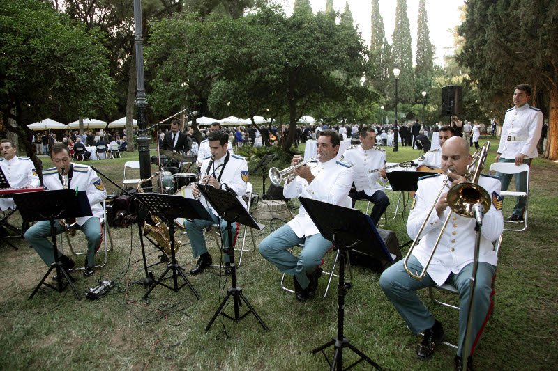 Εντυπωσιακές κυρίες στο Προεδρικό Μέγαρο -Εκθαμβωτική Κατερίνα Μάρκου στα κίτρινα, με αέρινο φόρεμα η Κεφαλογιάννη [εικόνες] | iefimerida.gr 18