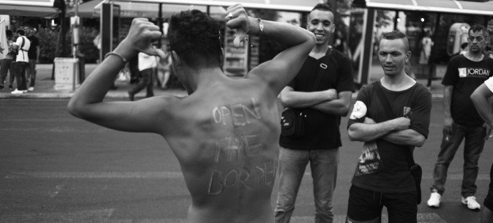 Πορεία προσφύγων στο κέντρο της Αθήνας – Τραγούδια, χοροί, συνθήματα [εικόνες] | iefimerida.gr 3