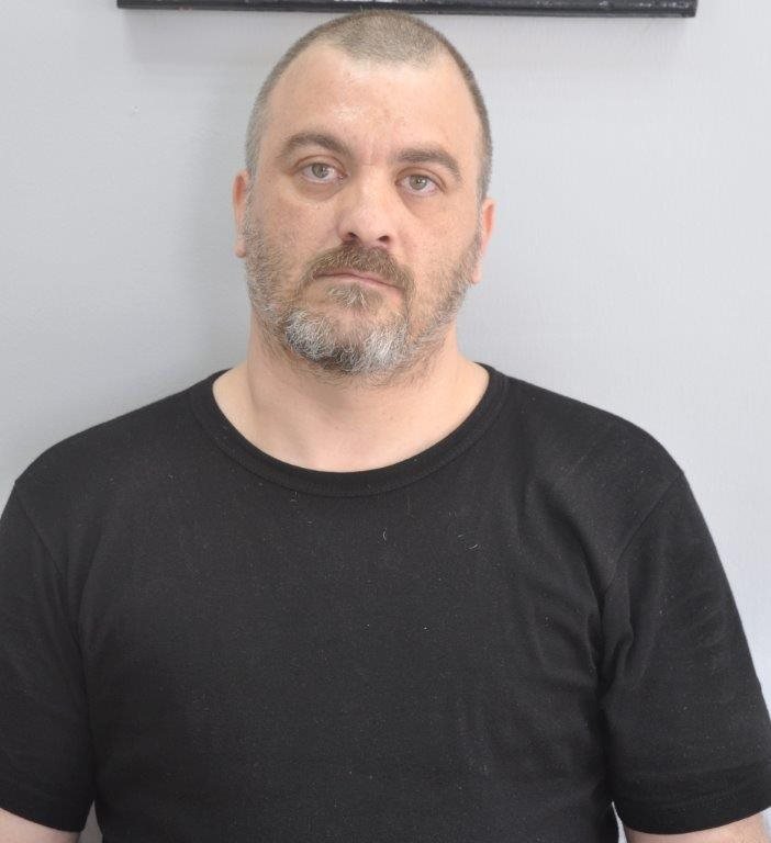 Αργος: Αυτοί είναι ο πατέρας κτήνος και ο σύντροφός του που βίαζαν το 12χρονο παιδί του [εικόνες] | iefimerida.gr 0