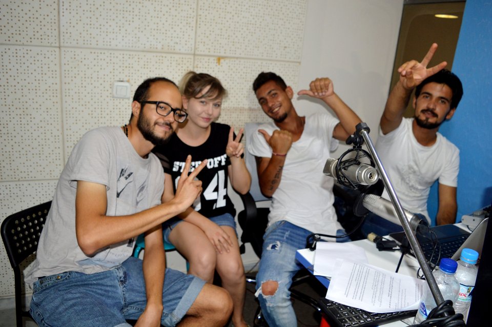 Πρόσφυγες και μετανάστες δημιούργησαν ραδιόφωνο στην Αθήνα  | iefimerida.gr 1