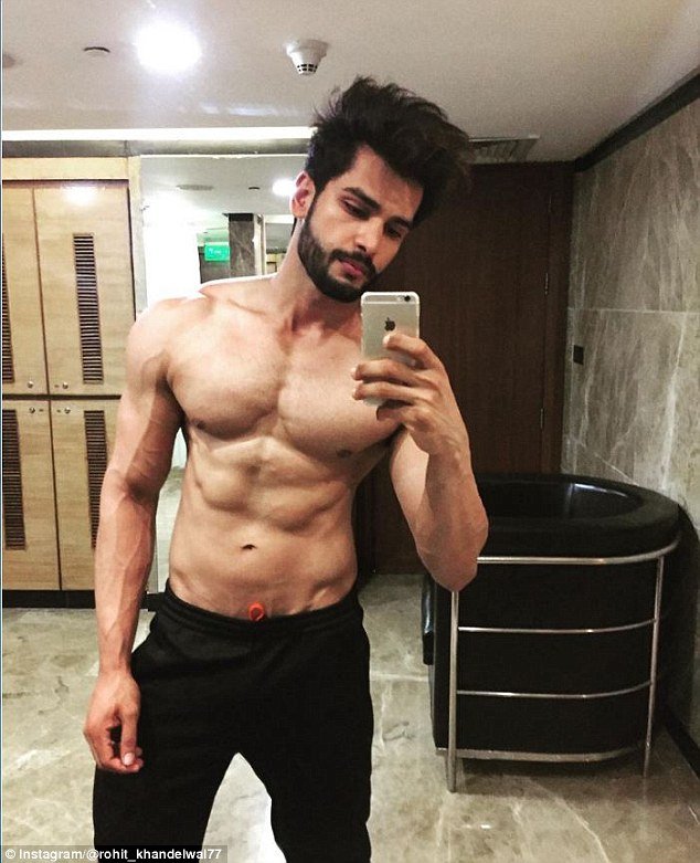 Ο Ινδός με το θεϊκό κορμί που ψηφίστηκε ως ο πιο ποθητός άνδρας στον κόσμο [εικόνες] | iefimerida.gr 5