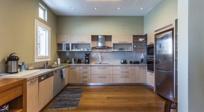 Η βίλα της χλιδής στη Σύρο: Εκεί που κάποτε έκανε διακοπές ο Γιάννος Παπαντωνίου -Πώς είναι σήμερα και πόσο ενοικιάζεται [εικόνες & βίντεο]  | iefimerida.gr 11