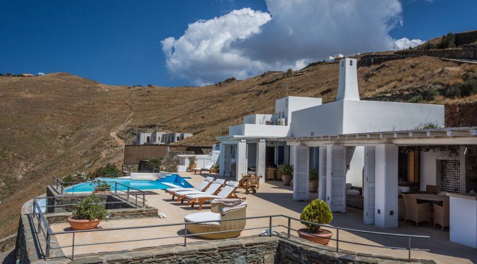 Η βίλα της χλιδής στη Σύρο: Εκεί που κάποτε έκανε διακοπές ο Γιάννος Παπαντωνίου -Πώς είναι σήμερα και πόσο ενοικιάζεται [εικόνες & βίντεο]  | iefimerida.gr 13