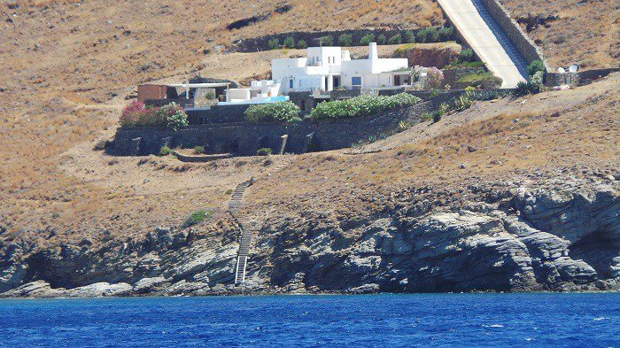 Η βίλα της χλιδής στη Σύρο: Εκεί που κάποτε έκανε διακοπές ο Γιάννος Παπαντωνίου -Πώς είναι σήμερα και πόσο ενοικιάζεται [εικόνες & βίντεο]  | iefimerida.gr 14