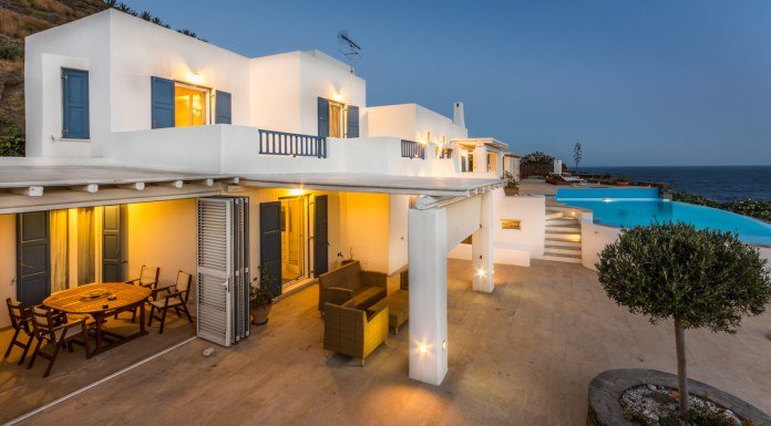 Η βίλα της χλιδής στη Σύρο: Εκεί που κάποτε έκανε διακοπές ο Γιάννος Παπαντωνίου -Πώς είναι σήμερα και πόσο ενοικιάζεται [εικόνες & βίντεο]  | iefimerida.gr 4