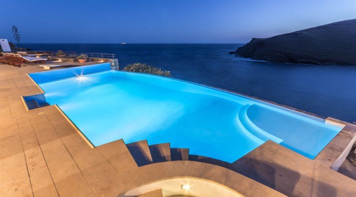 Η βίλα της χλιδής στη Σύρο: Εκεί που κάποτε έκανε διακοπές ο Γιάννος Παπαντωνίου -Πώς είναι σήμερα και πόσο ενοικιάζεται [εικόνες & βίντεο]  | iefimerida.gr 5