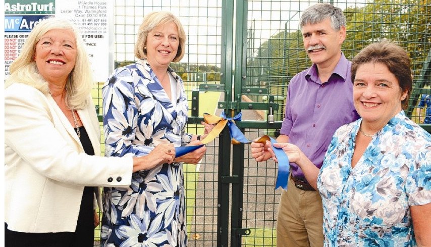 Τερέζα Μέι: Η κόρη του παπά που θα βγάλει τη Βρετανία έξω από την ΕΕ -«Σκληρή ως τα νύχια» [εικόνες] | iefimerida.gr 0