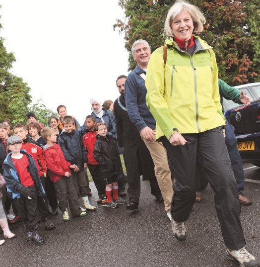 Τερέζα Μέι: Η κόρη του παπά που θα βγάλει τη Βρετανία έξω από την ΕΕ -«Σκληρή ως τα νύχια» [εικόνες] | iefimerida.gr 8