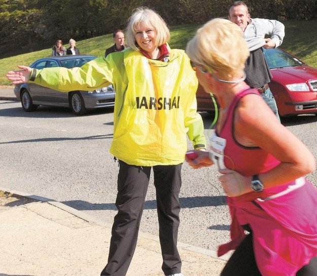 Τερέζα Μέι: Η κόρη του παπά που θα βγάλει τη Βρετανία έξω από την ΕΕ -«Σκληρή ως τα νύχια» [εικόνες] | iefimerida.gr 2