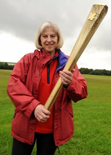 Τερέζα Μέι: Η κόρη του παπά που θα βγάλει τη Βρετανία έξω από την ΕΕ -«Σκληρή ως τα νύχια» [εικόνες] | iefimerida.gr 3